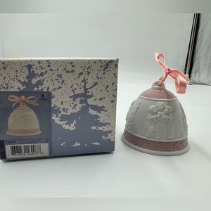 1996 Lladro Christmas bell in mint/new condition with original box